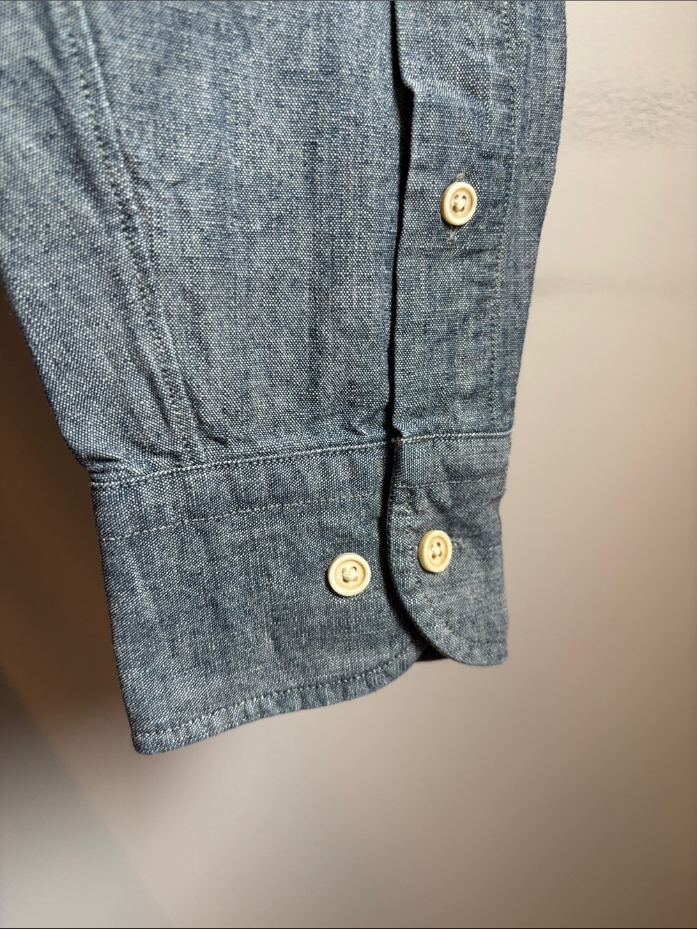 Levi's Men's Casual Button-Down Shirt in Denim Blue - Picture 4 of 7